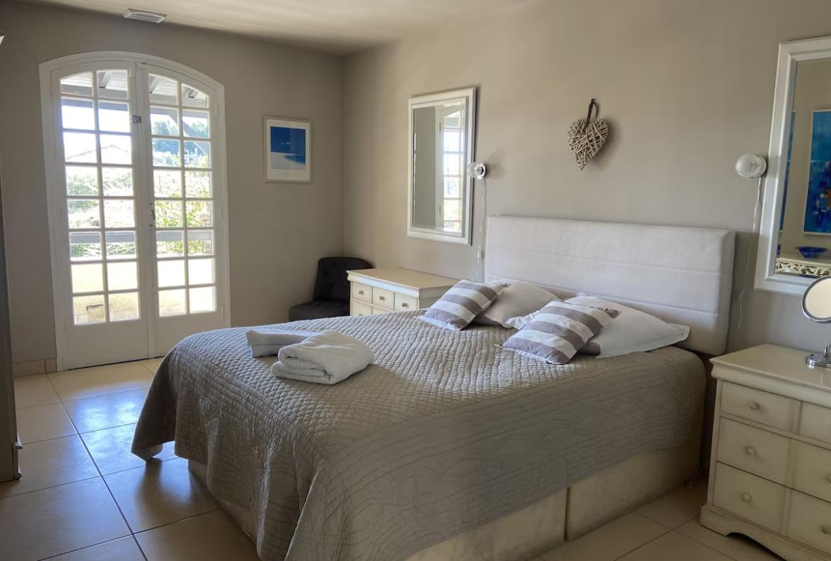 Villa with private heated pool and 7 bedrooms to sleep 13 near beach (MARS110)