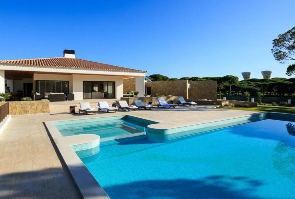 Luxury 5 bedroom holiday villa with private pool in Algarve Portugal (PORTU117PV)