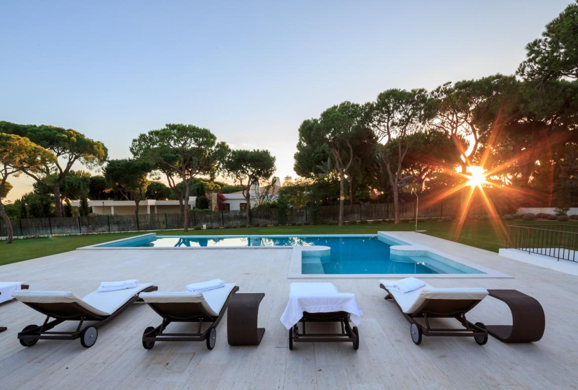 Luxury 5 bedroom holiday villa with private pool in Algarve Portugal (PORTU117PV)