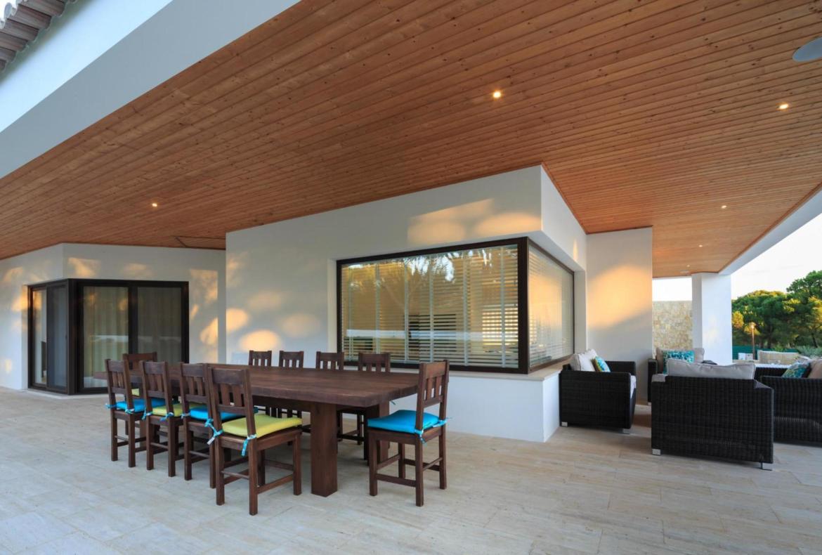 Luxury 5 bedroom holiday villa with private pool in Algarve Portugal (PORTU117PV)