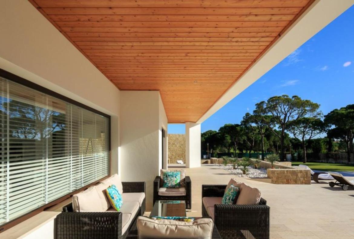 Luxury 5 bedroom holiday villa with private pool in Algarve Portugal (PORTU117PV)