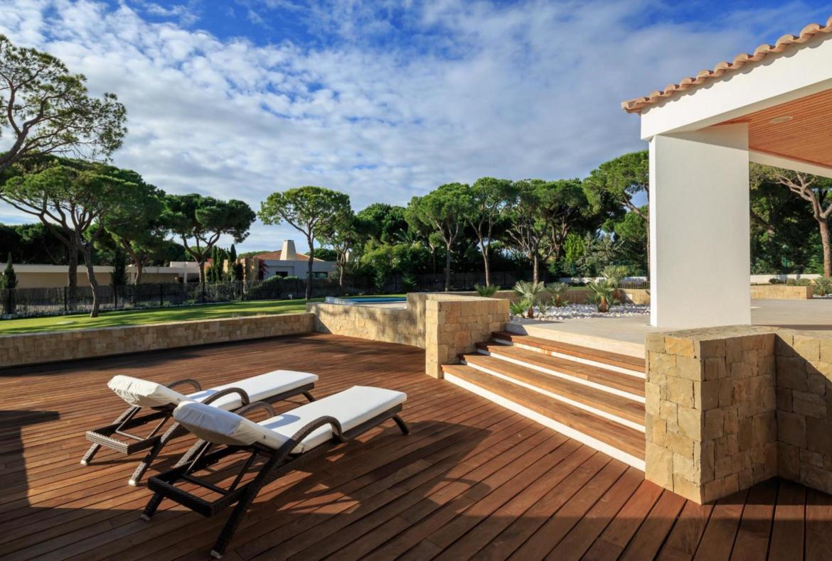 Luxury 5 bedroom holiday villa with private pool in Algarve Portugal (PORTU117PV)