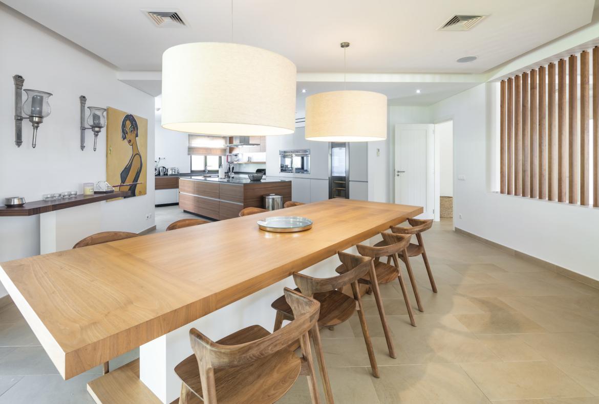 Luxury 5 bedroom holiday villa with private pool in Algarve Portugal (PORTU117PV)