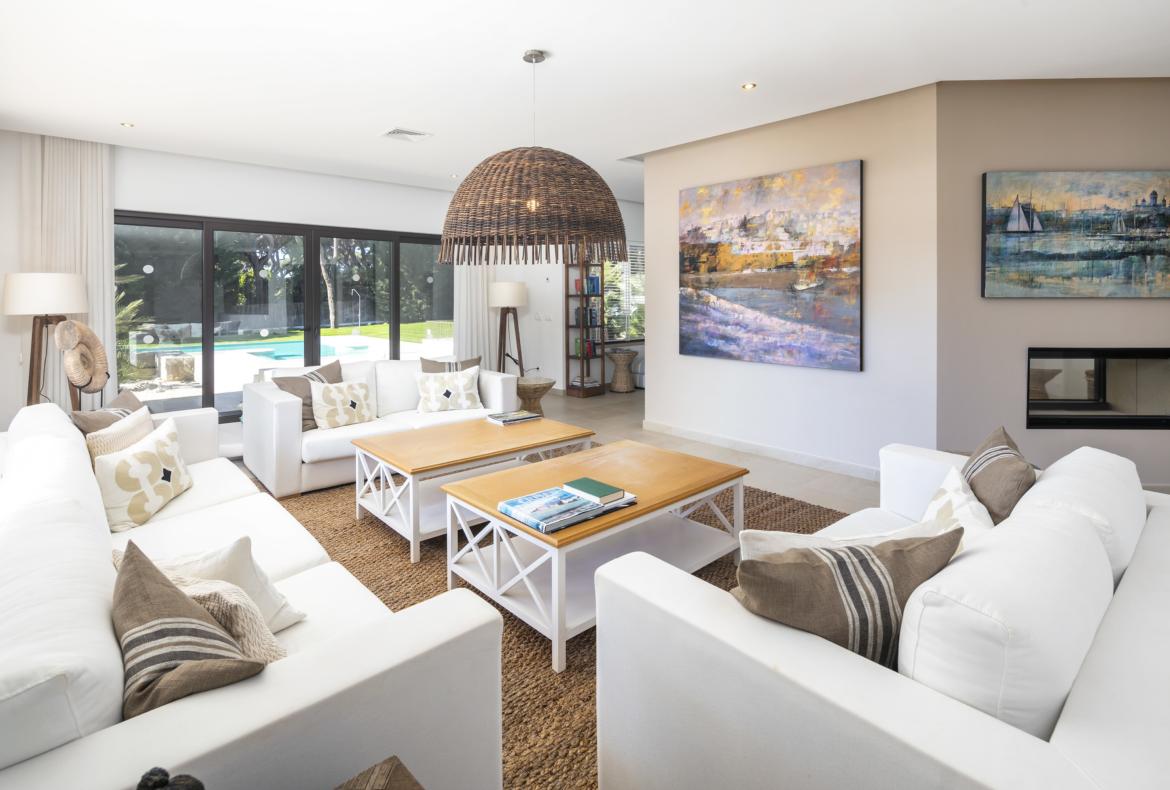 Luxury 5 bedroom holiday villa with private pool in Algarve Portugal (PORTU117PV)
