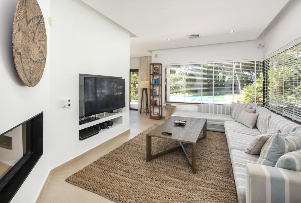 Luxury 5 bedroom holiday villa with private pool in Algarve Portugal (PORTU117PV)