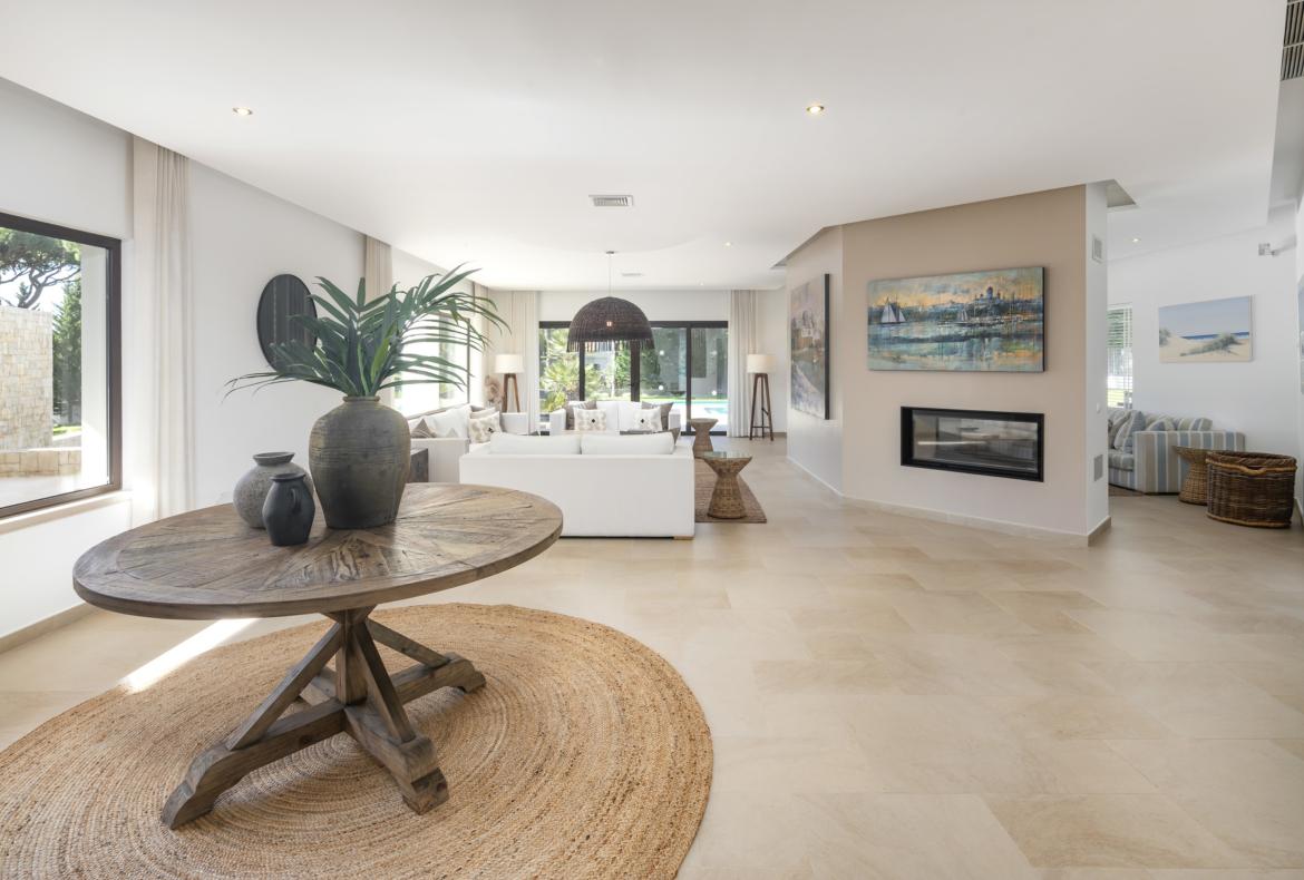 Luxury 5 bedroom holiday villa with private pool in Algarve Portugal (PORTU117PV)