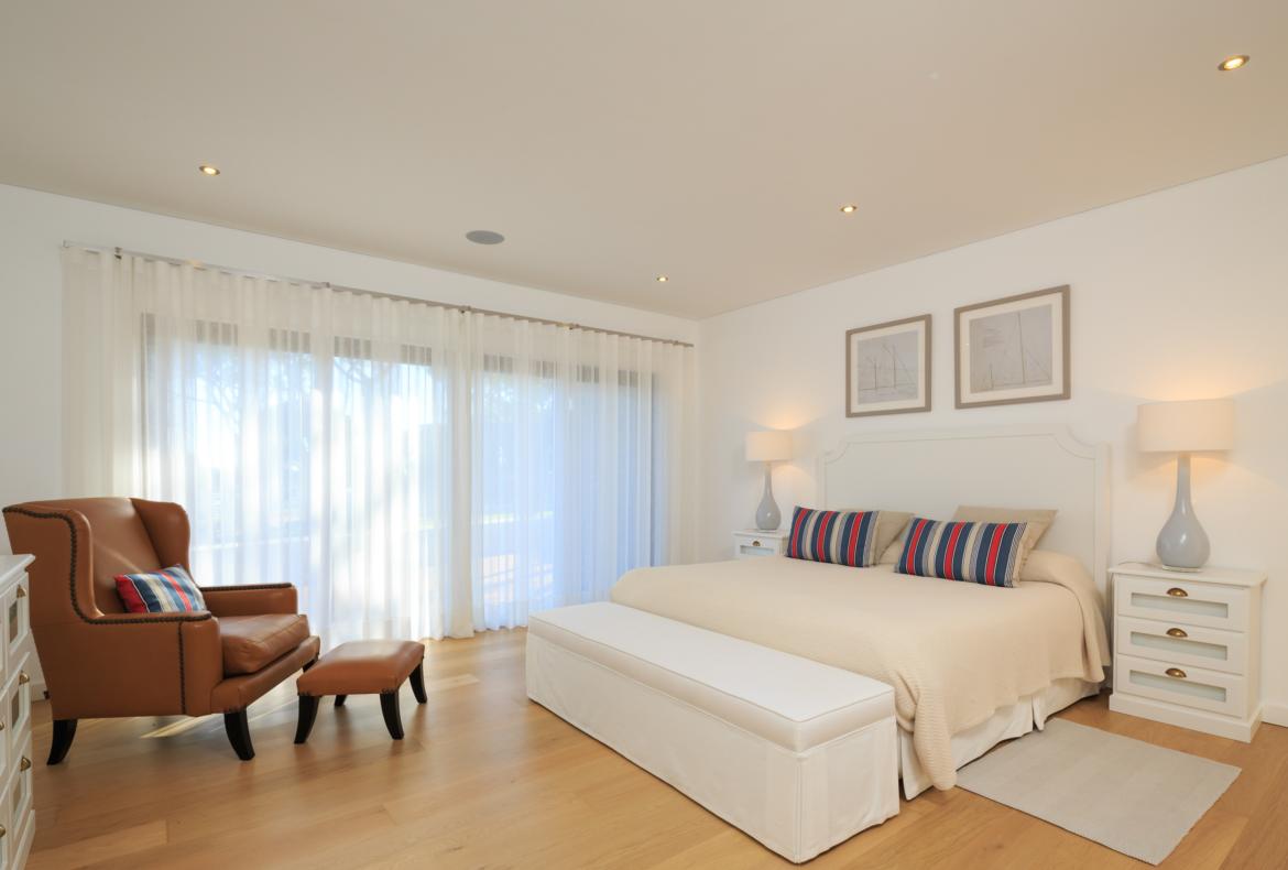 Luxury 5 bedroom holiday villa with private pool in Algarve Portugal (PORTU117PV)
