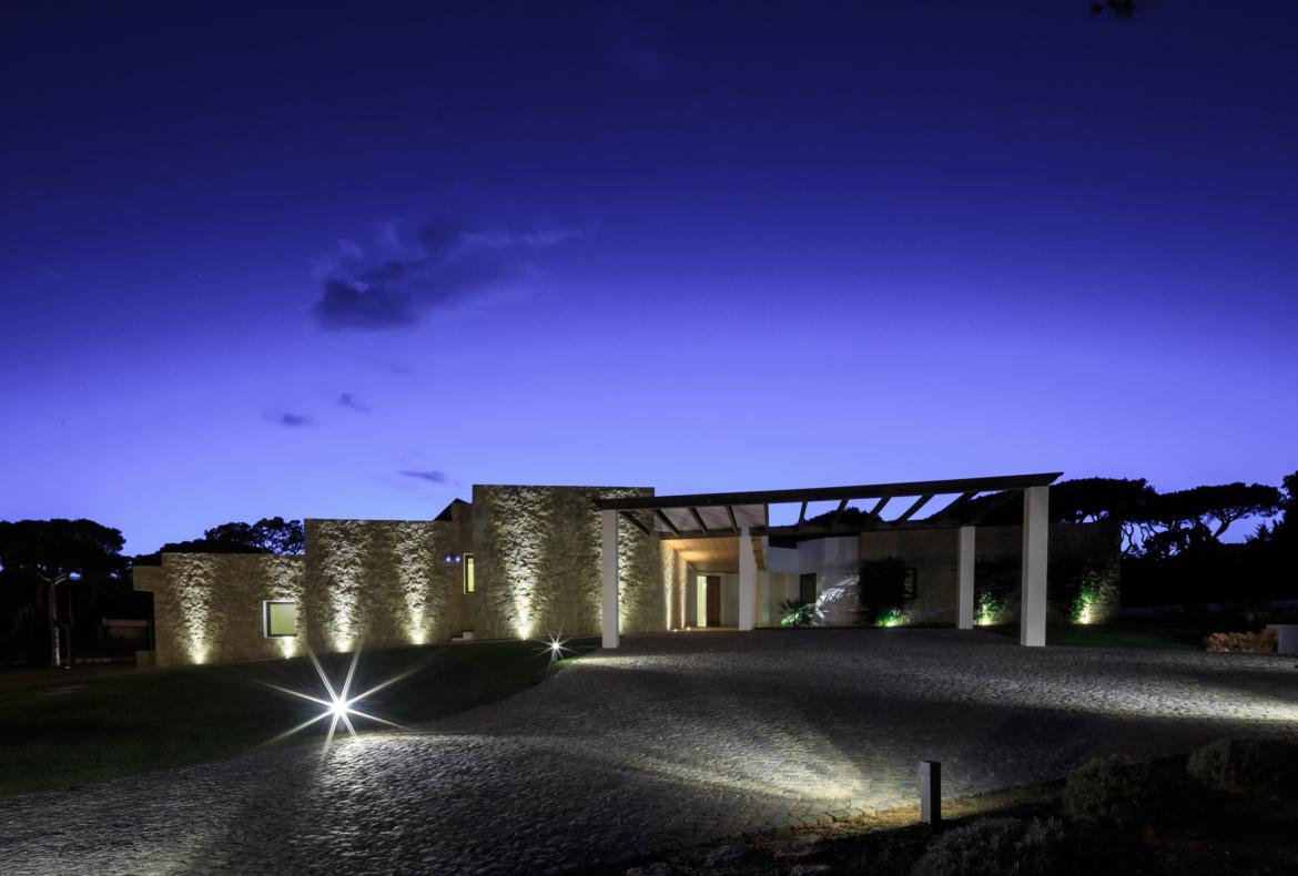 Luxury 5 bedroom holiday villa with private pool in Algarve Portugal (PORTU117PV)