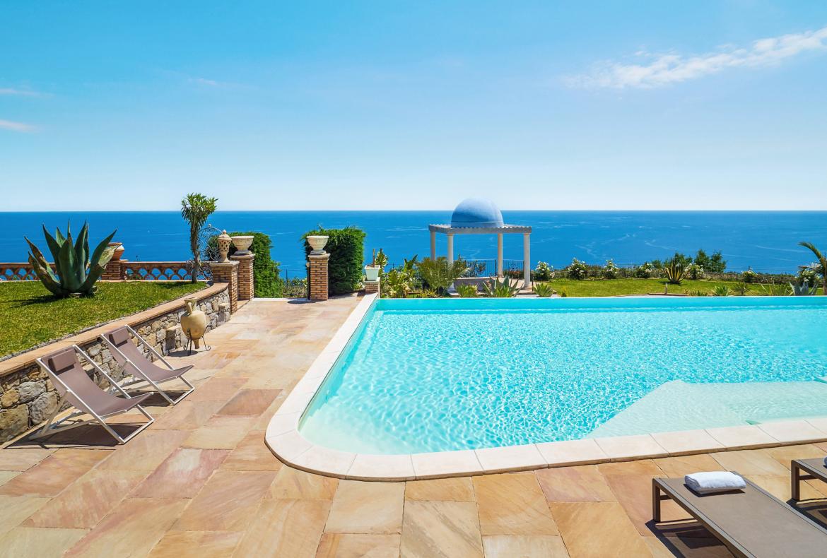 Luxury 4 bedroom holiday villa with private pool in Sicily Italy (PV253)