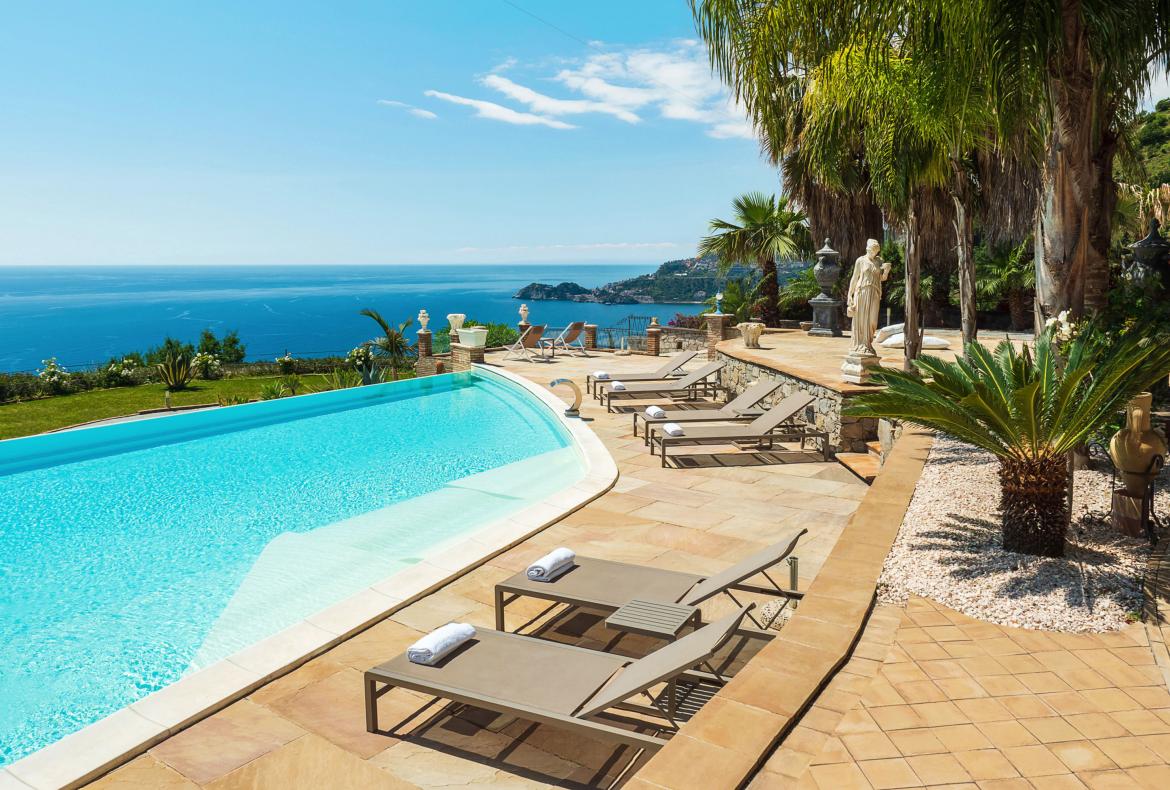 Luxury 4 bedroom holiday villa with private pool in Sicily Italy (PV253)