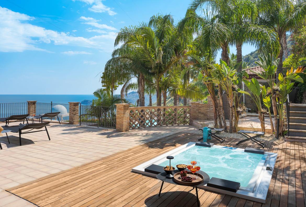 Luxury 4 bedroom holiday villa with private pool in Sicily Italy (PV253)
