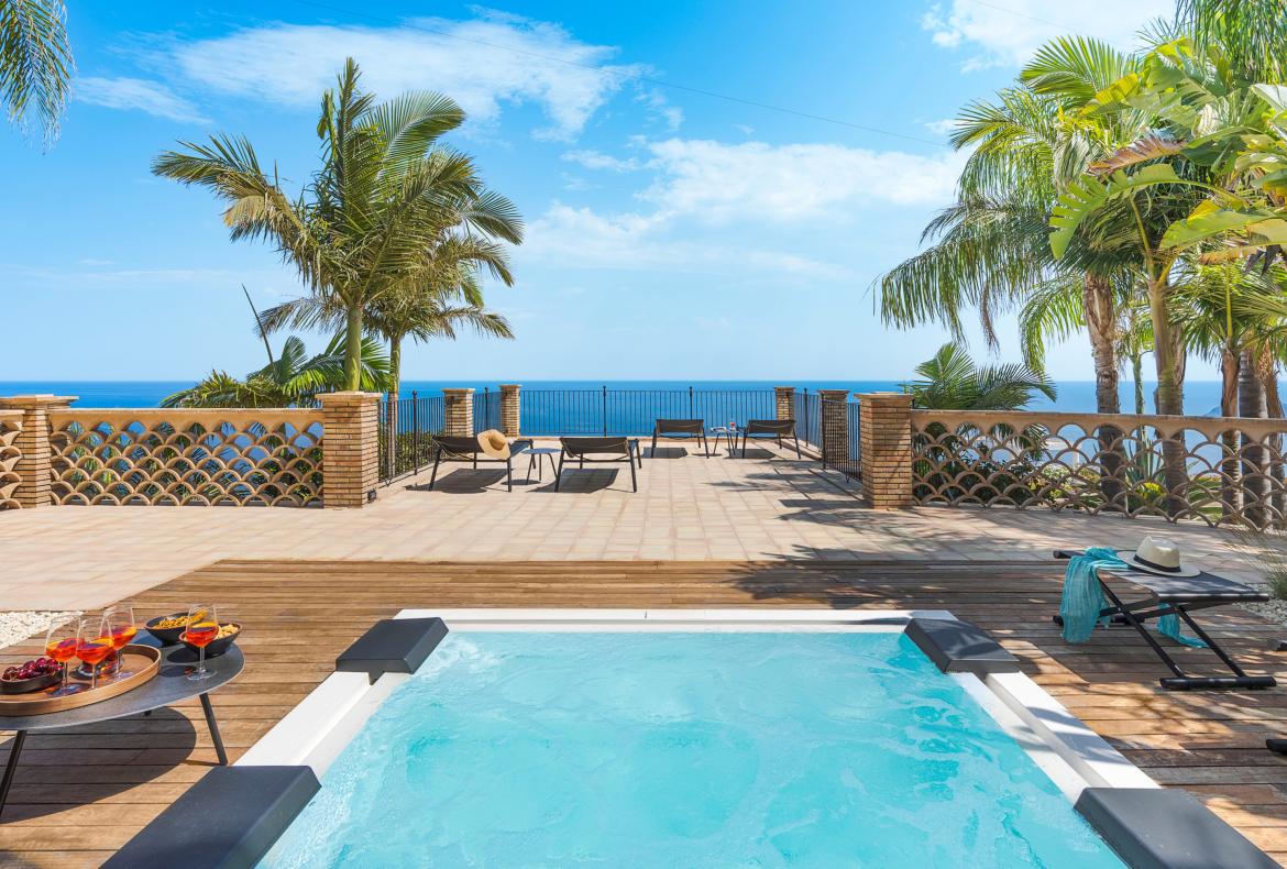 Luxury 4 bedroom holiday villa with private pool in Sicily Italy (PV253)