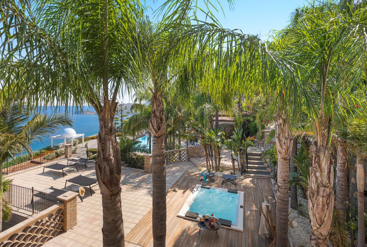 Luxury 4 bedroom holiday villa with private pool in Sicily Italy (PV253)