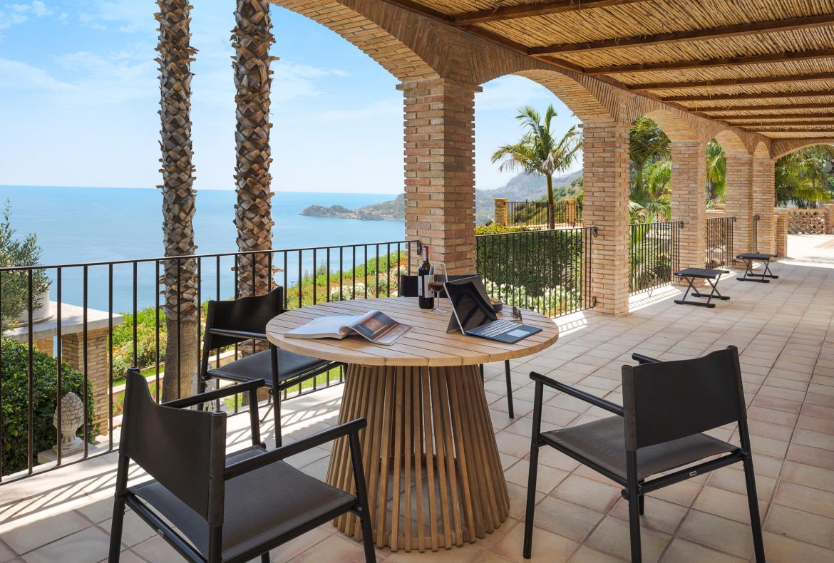 Luxury 4 bedroom holiday villa with private pool in Sicily Italy (PV253)