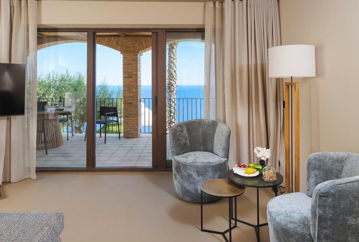 Luxury 4 bedroom holiday villa with private pool in Sicily Italy (PV253)