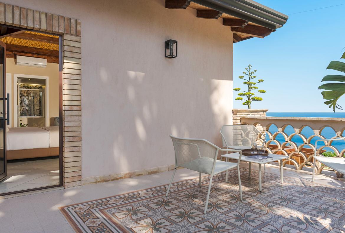 Luxury 4 bedroom holiday villa with private pool in Sicily Italy (PV253)