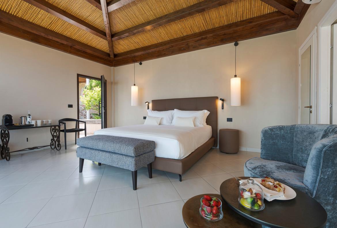 Luxury 4 bedroom holiday villa with private pool in Sicily Italy (PV253)