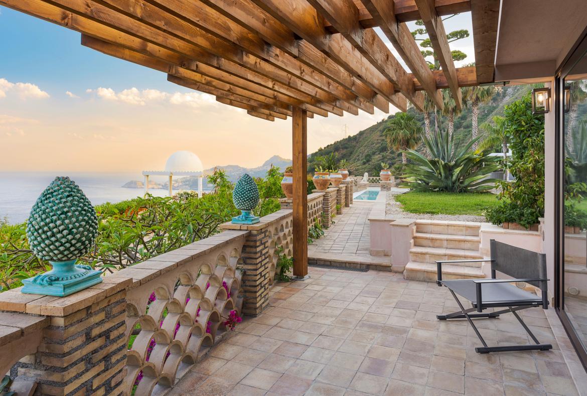Luxury 4 bedroom holiday villa with private pool in Sicily Italy (PV253)