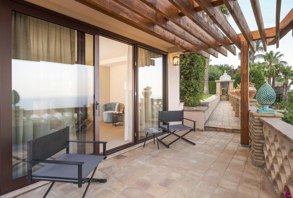 Luxury 4 bedroom holiday villa with private pool in Sicily Italy (PV253)