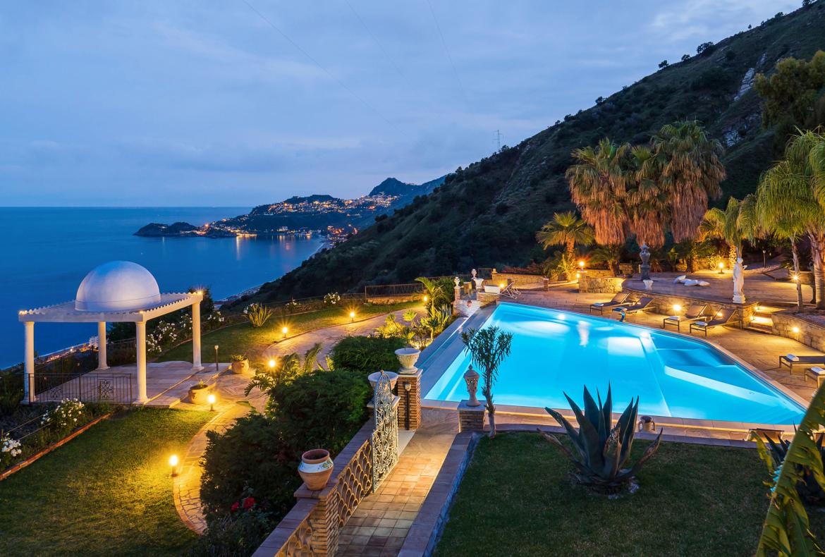 Luxury 4 bedroom holiday villa with private pool in Sicily Italy (PV253)