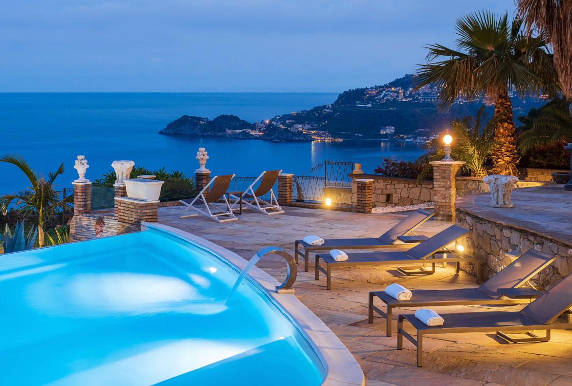 Luxury 4 bedroom holiday villa with private pool in Sicily Italy (PV253)