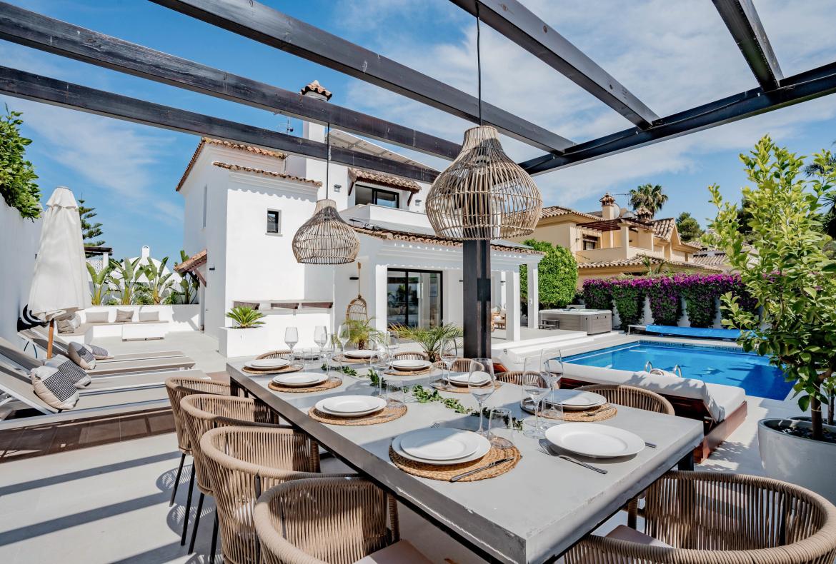 Luxury 8 bedroom holiday villa with private pool in Costa del Sol Spain (PV2986)