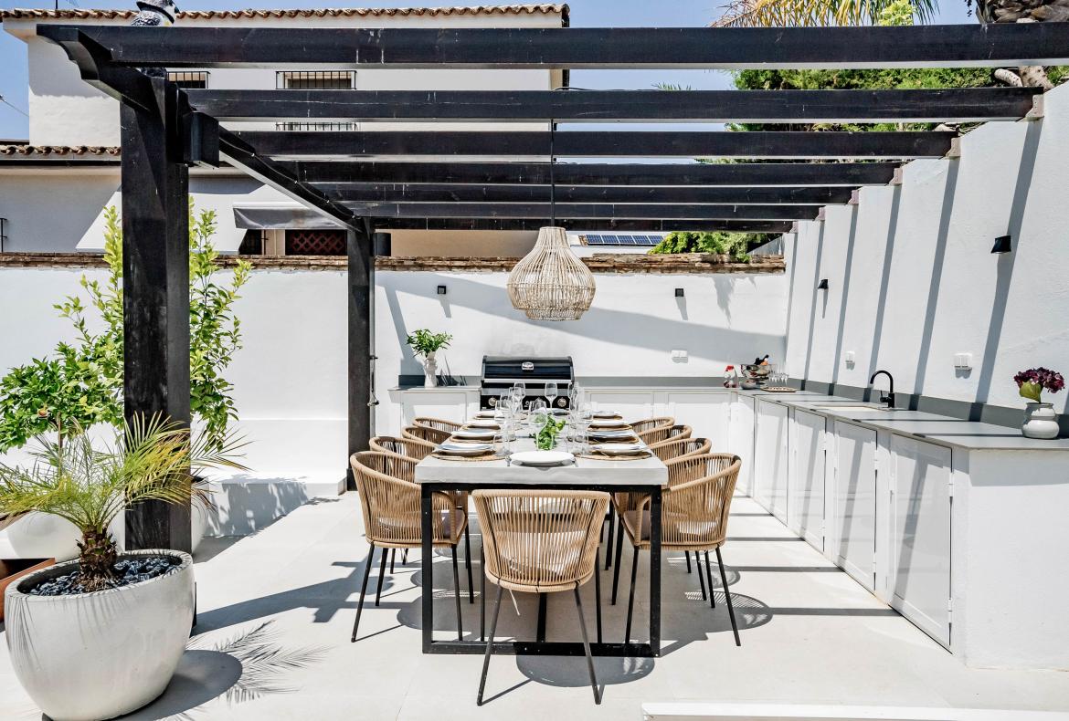 Luxury 8 bedroom holiday villa with private pool in Costa del Sol Spain (PV2986)
