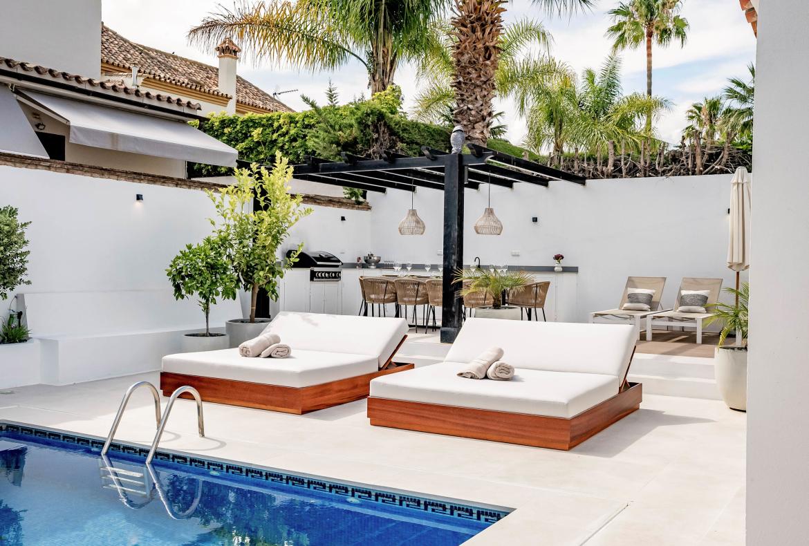 Luxury 8 bedroom holiday villa with private pool in Costa del Sol Spain (PV2986)