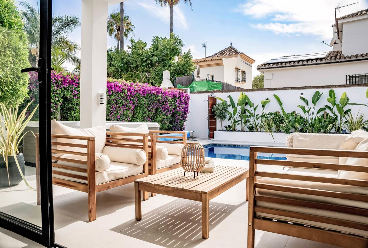 Luxury 8 bedroom holiday villa with private pool in Costa del Sol Spain (PV2986)