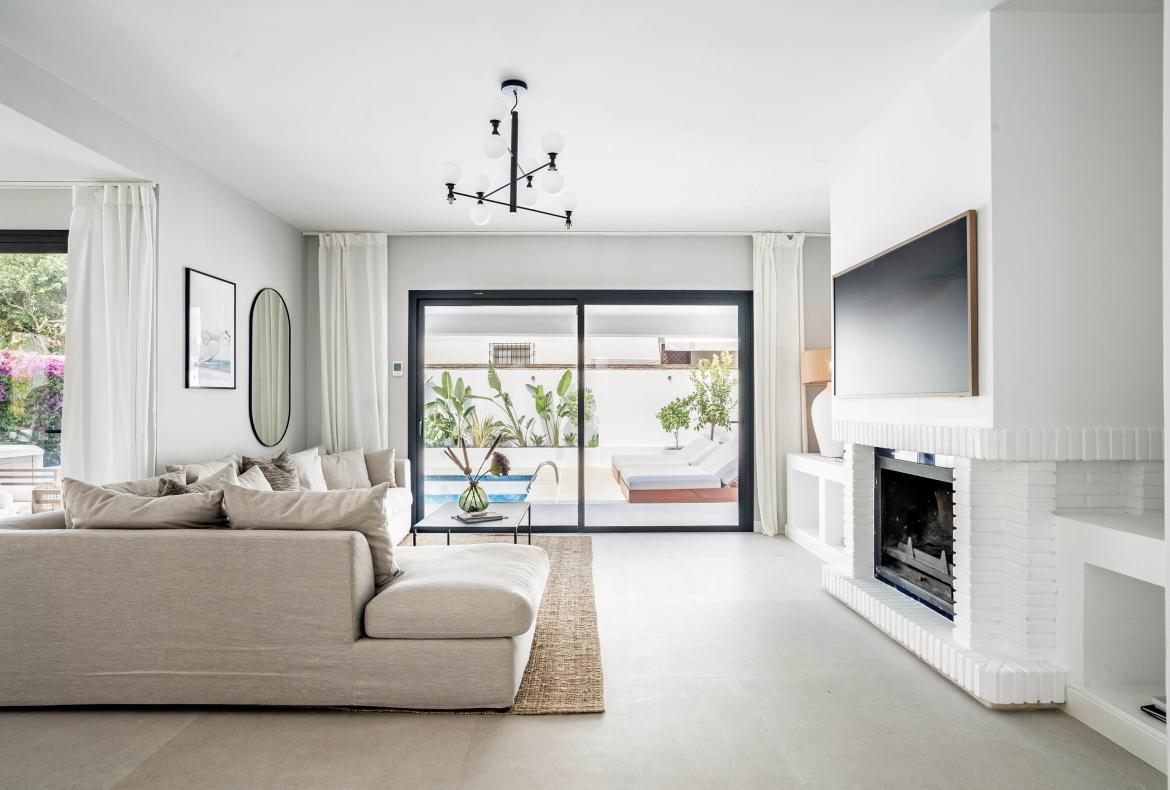 Luxury 8 bedroom holiday villa with private pool in Costa del Sol Spain (PV2986)