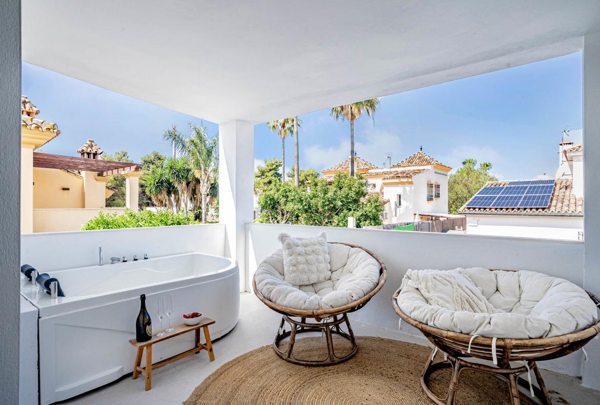 Luxury 8 bedroom holiday villa with private pool in Costa del Sol Spain (PV2986)