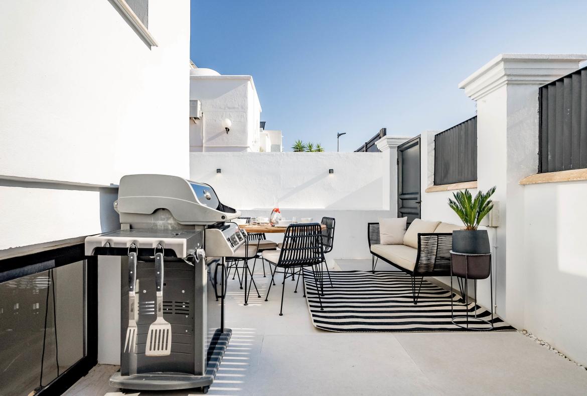 Luxury 8 bedroom holiday villa with private pool in Costa del Sol Spain (PV2986)