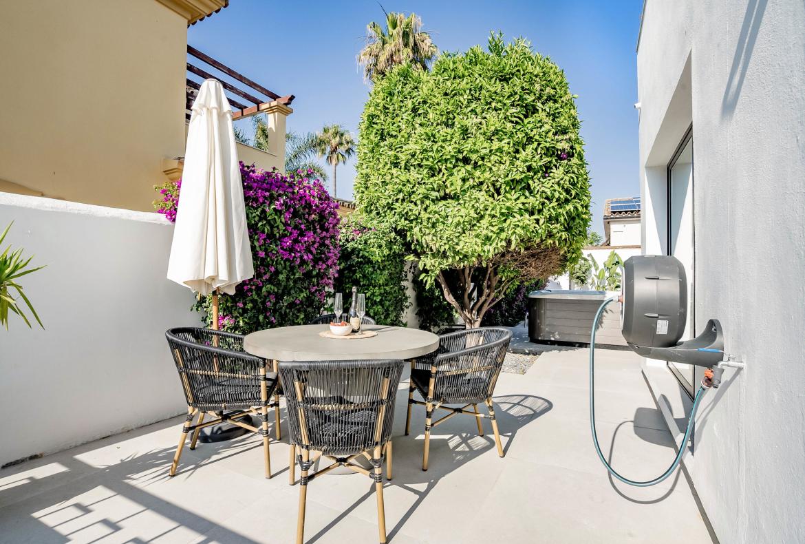 Luxury 8 bedroom holiday villa with private pool in Costa del Sol Spain (PV2986)