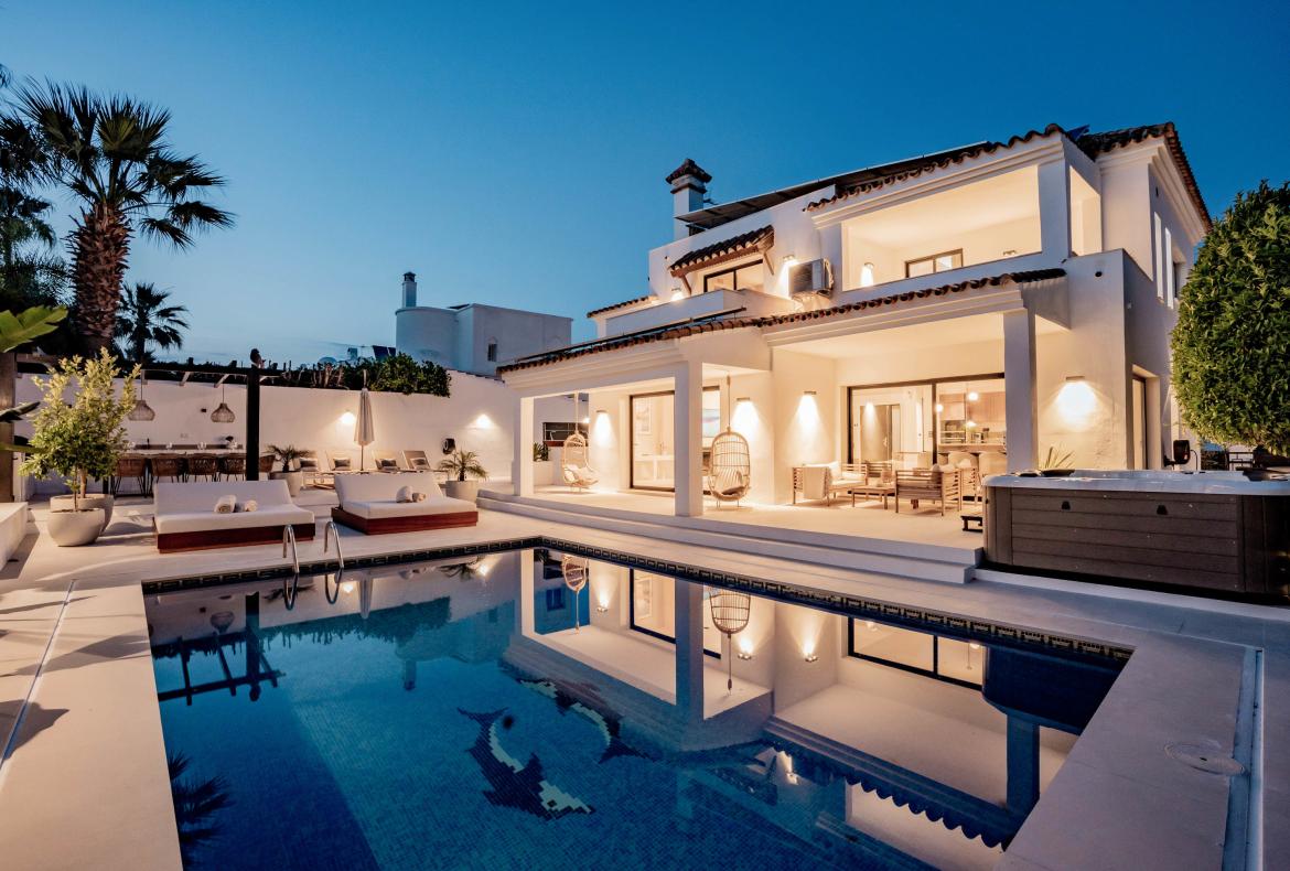 Luxury 8 bedroom holiday villa with private pool in Costa del Sol Spain (PV2986)