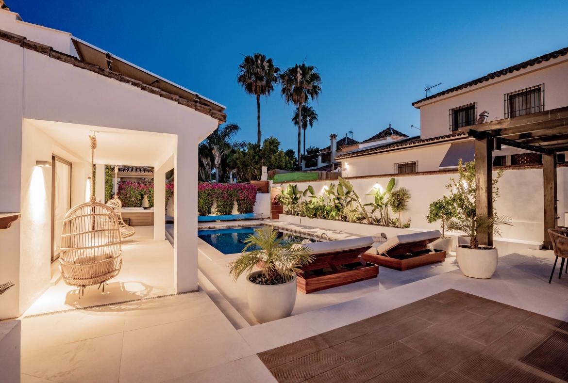 Luxury 8 bedroom holiday villa with private pool in Costa del Sol Spain (PV2986)
