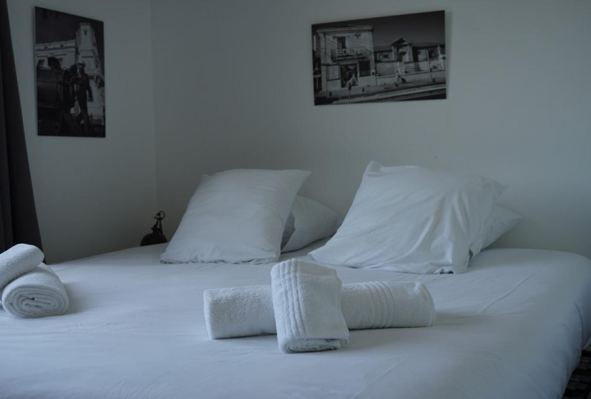 Luxury Villa within Walking Distance of Beach and Harbour in La Ciotat. 7 bedrooms to sleep up to 15 (LACIO101)
