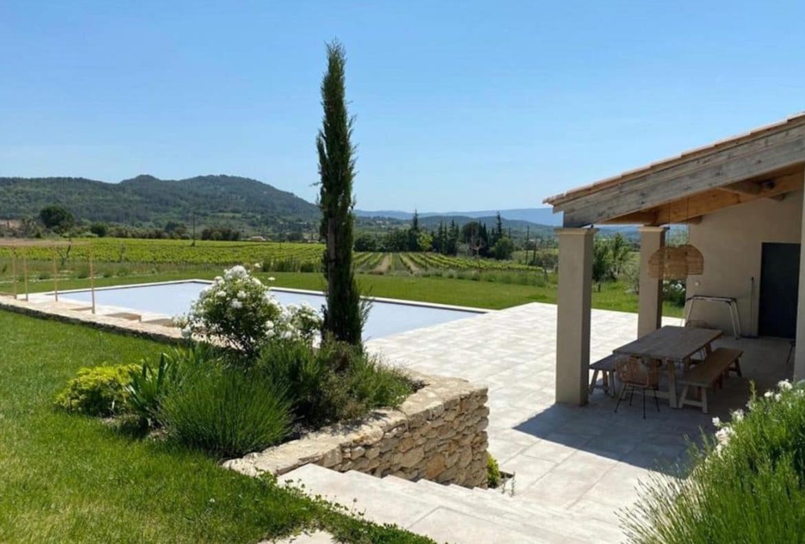 Luxury 6 bedroom holiday villa with private pool in Provence France (PV2995)