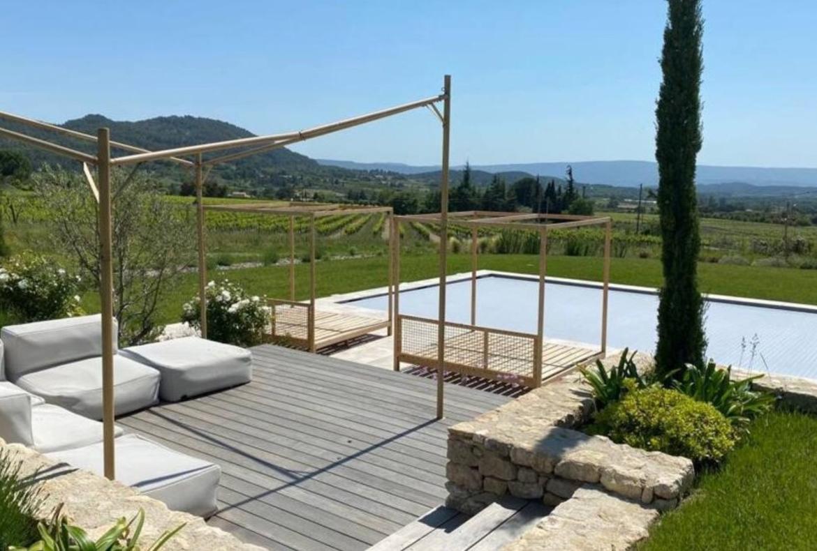 Luxury 6 bedroom holiday villa with private pool in Provence France (PV2995)