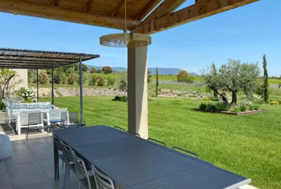 Luxury 6 bedroom holiday villa with private pool in Provence France (PV2995)