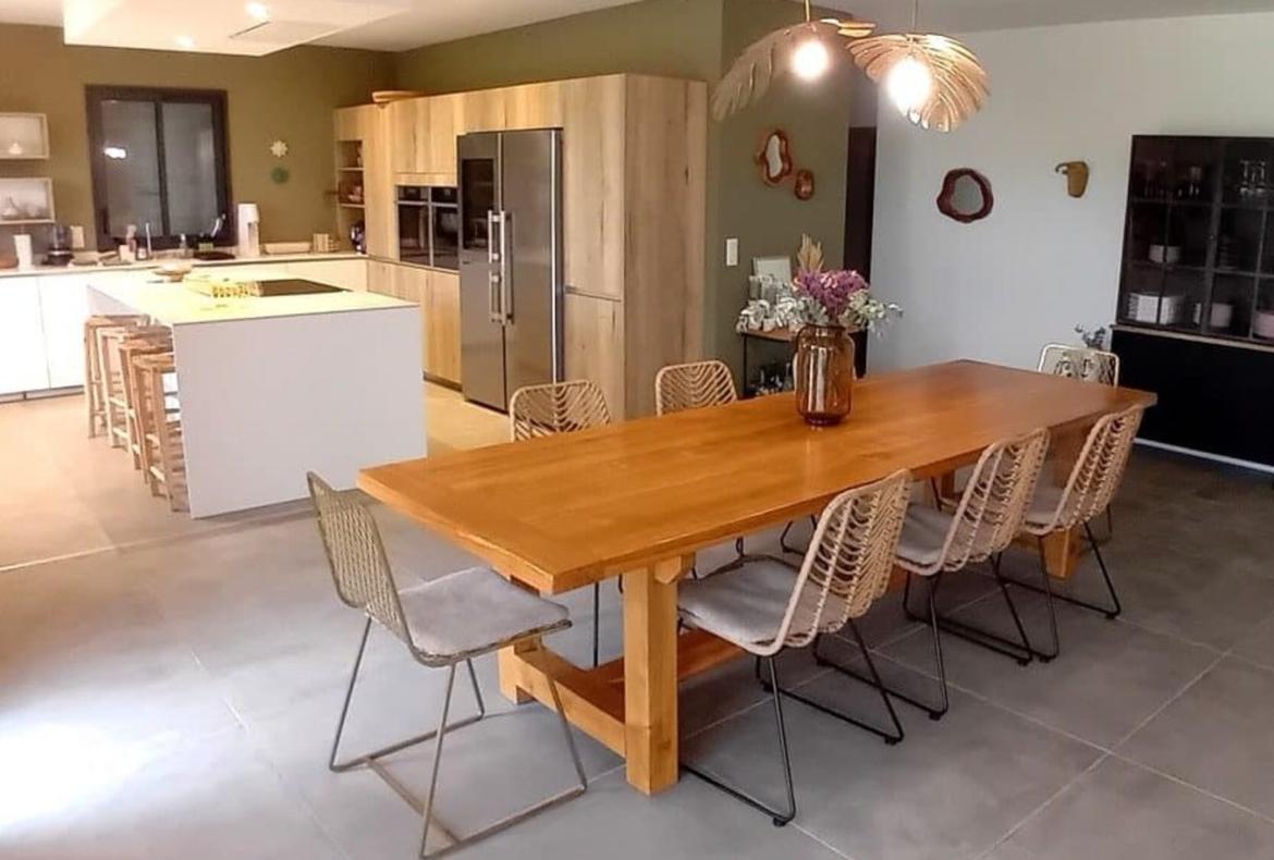 Luxury 6 bedroom holiday villa with private pool in Provence France (PV2995)