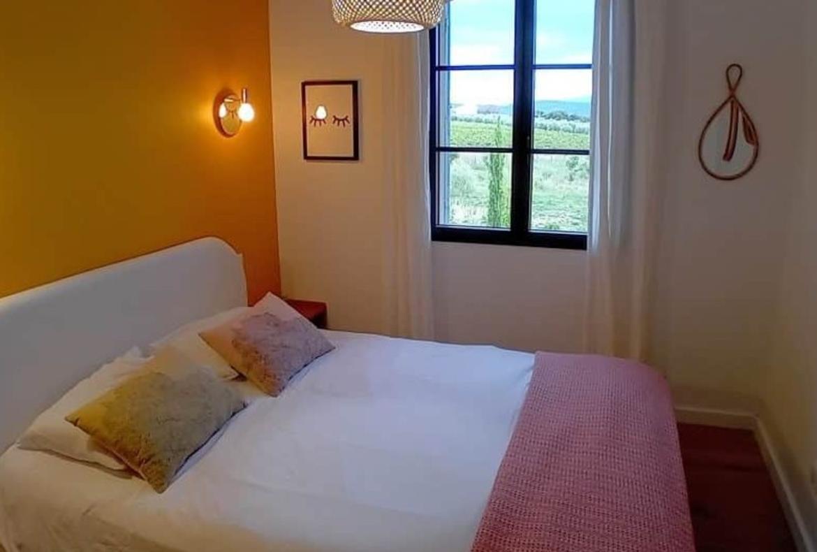 Luxury 6 bedroom holiday villa with private pool in Provence France (PV2995)