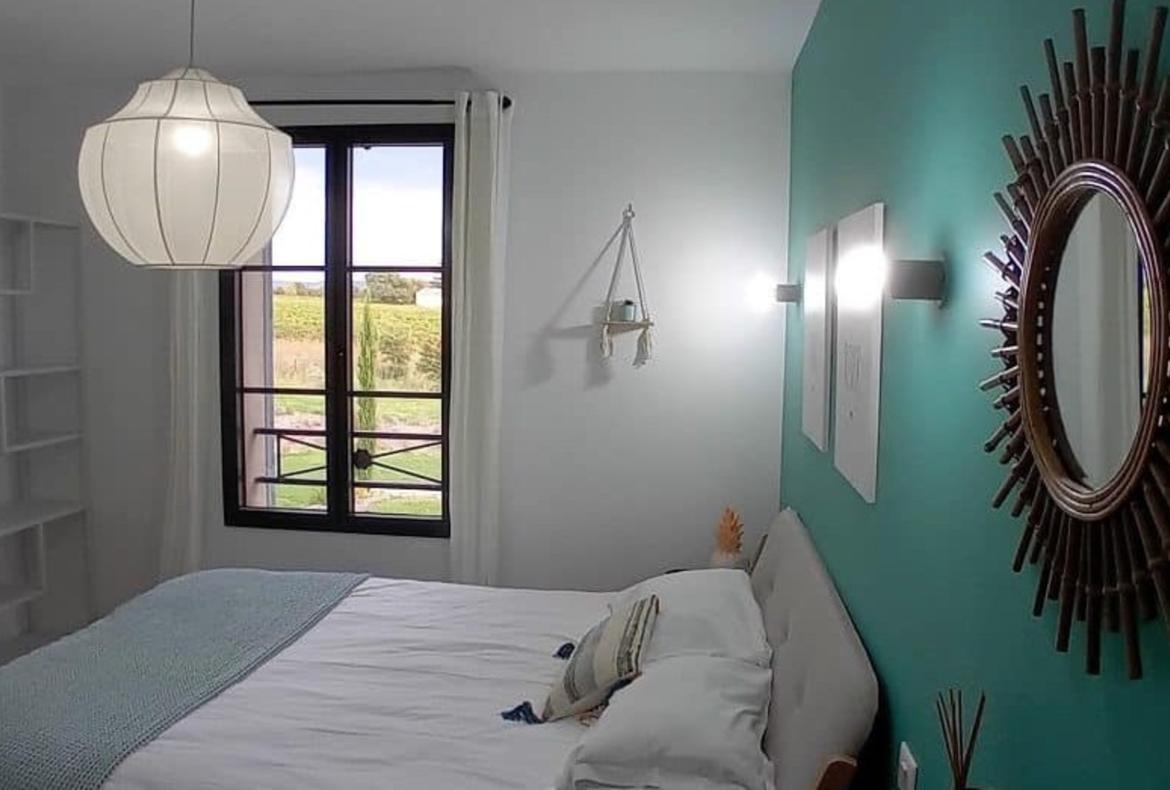 Luxury 6 bedroom holiday villa with private pool in Provence France (PV2995)