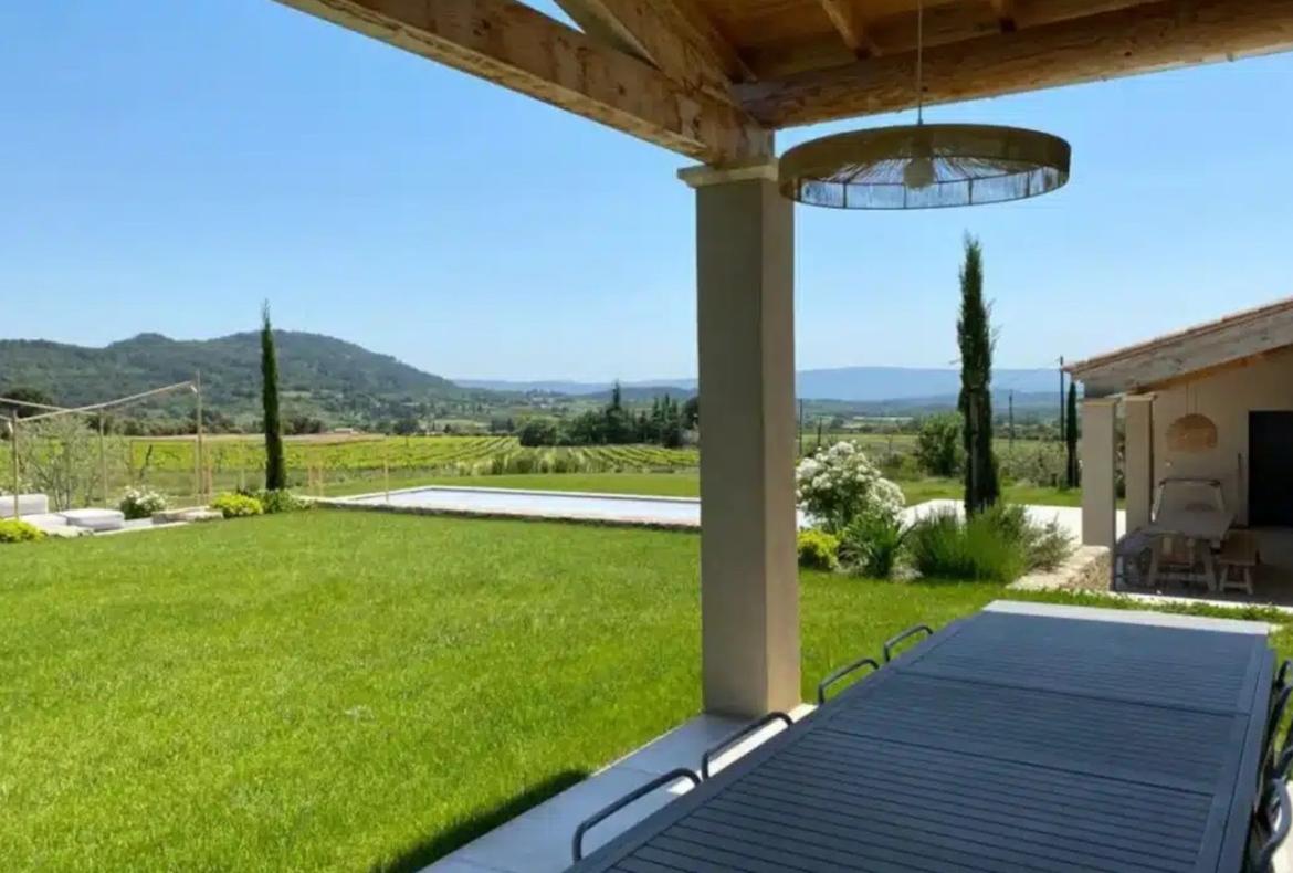 Luxury 6 bedroom holiday villa with private pool in Provence France (PV2995)