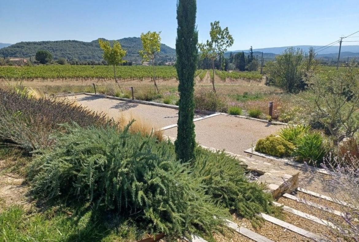 Luxury 6 bedroom holiday villa with private pool in Provence France (PV2995)