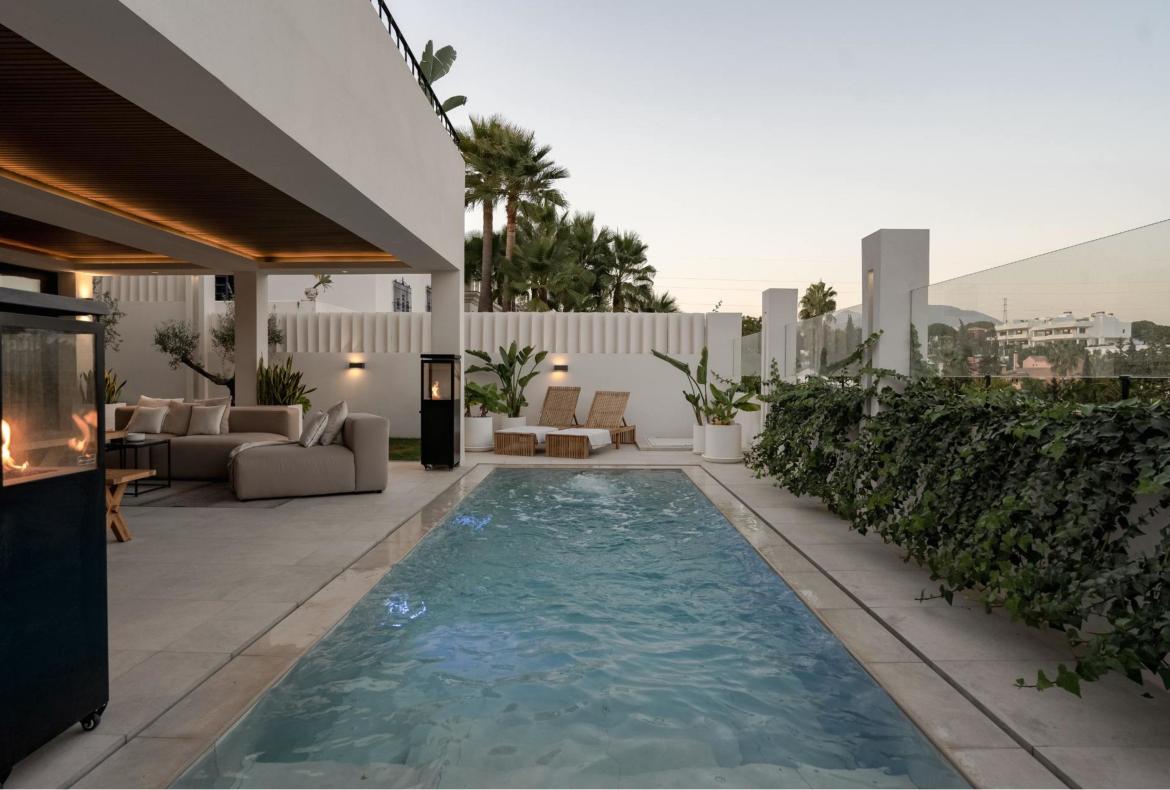 Luxury 4 bedroom holiday villa with private pool in Costa del Sol Spain (PV2996)