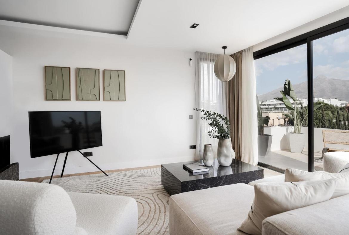 Luxury 4 bedroom holiday villa with private pool in Costa del Sol Spain (PV2996)