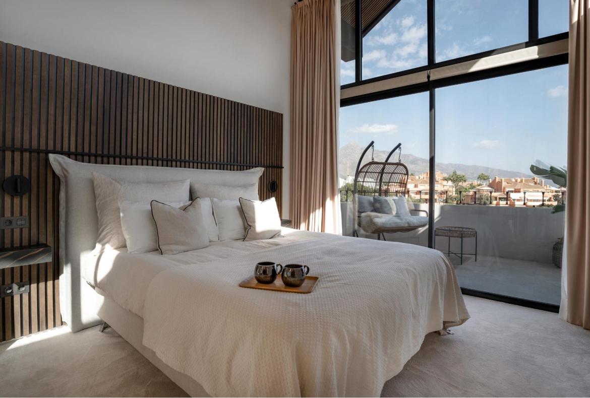 Luxury 4 bedroom holiday villa with private pool in Costa del Sol Spain (PV2996)