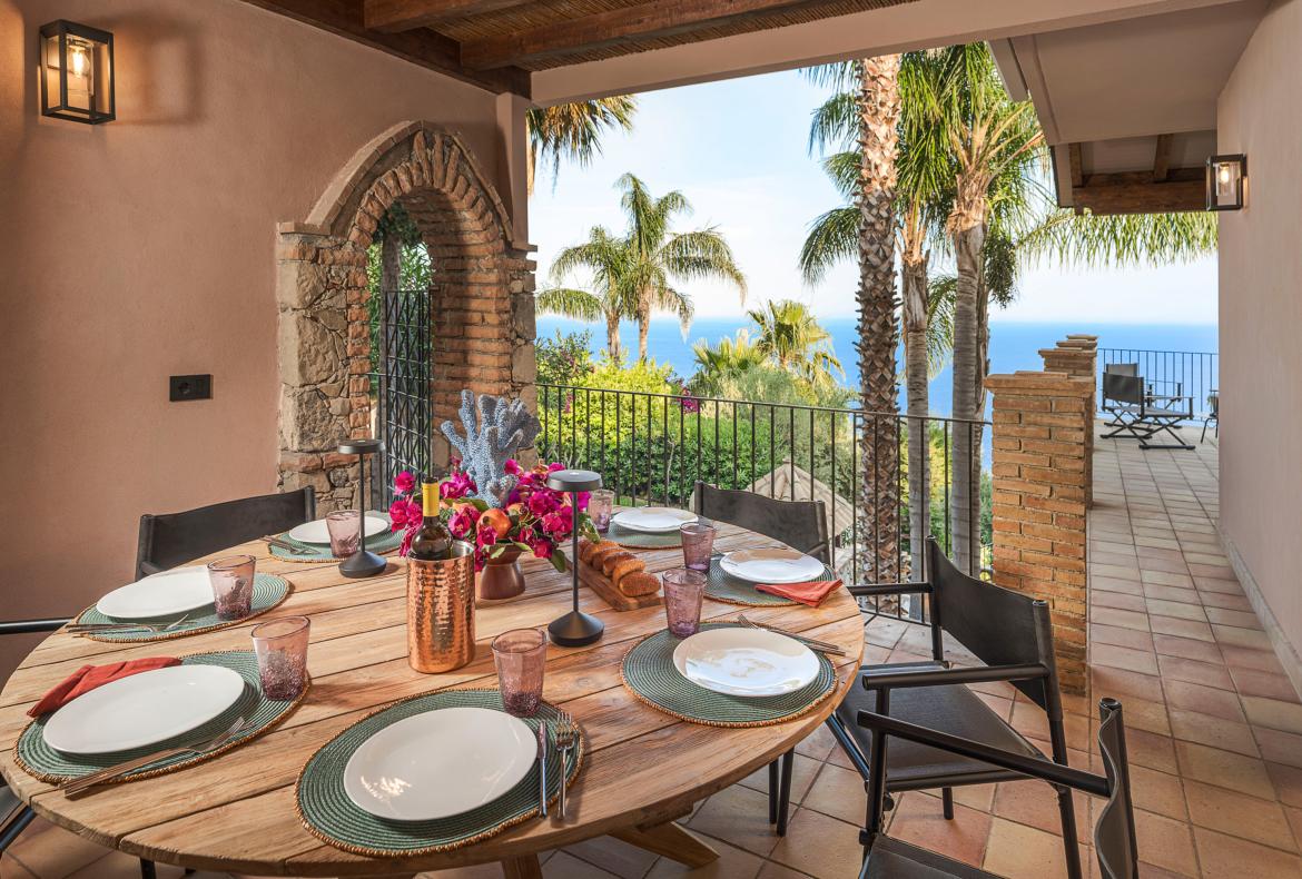 Luxury 4 bedroom holiday villa with private pool in Sicily Italy (PV253)