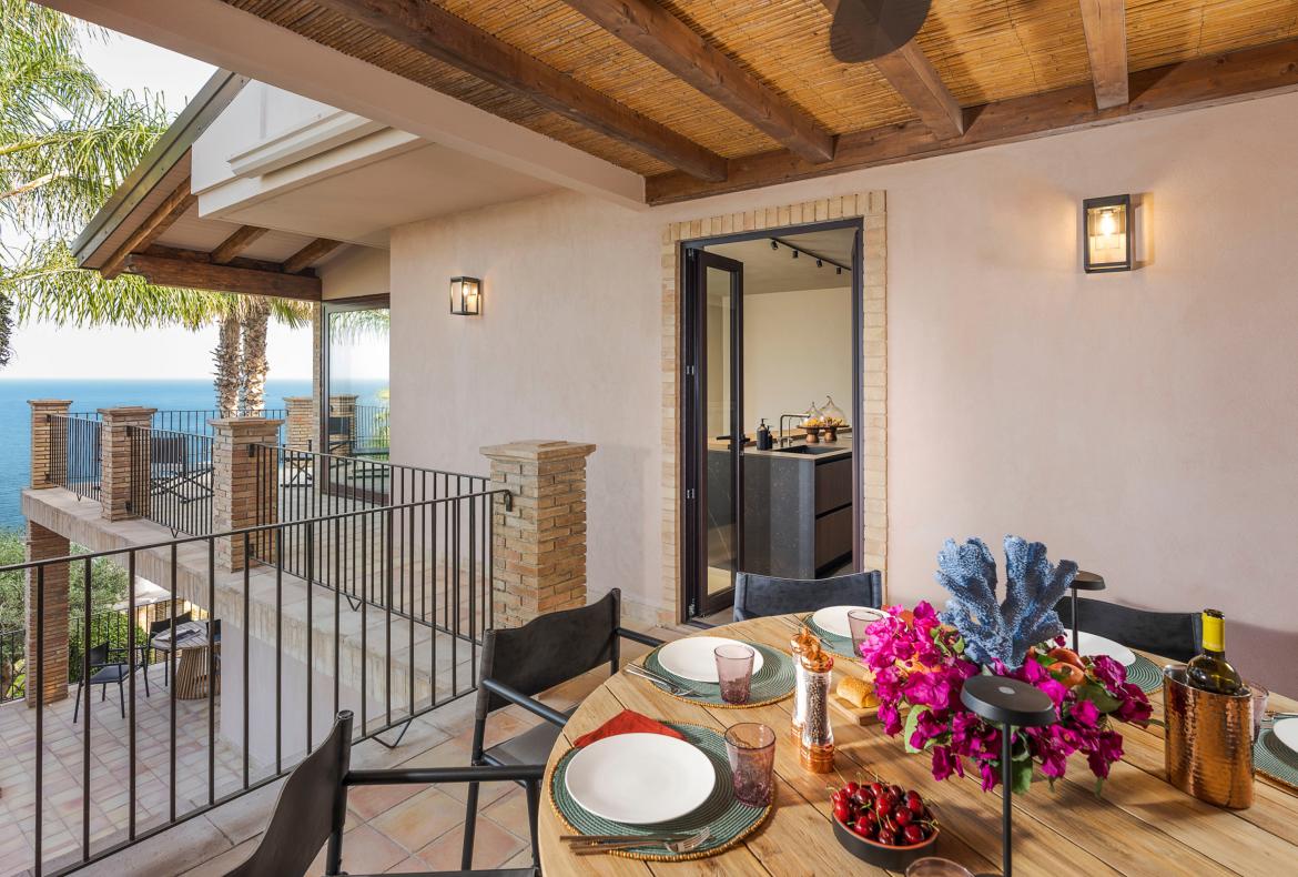 Luxury 4 bedroom holiday villa with private pool in Sicily Italy (PV253)