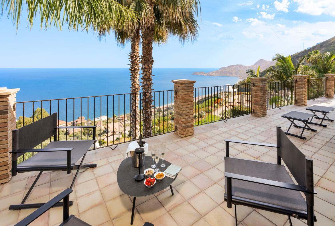 Luxury 4 bedroom holiday villa with private pool in Sicily Italy (PV253)